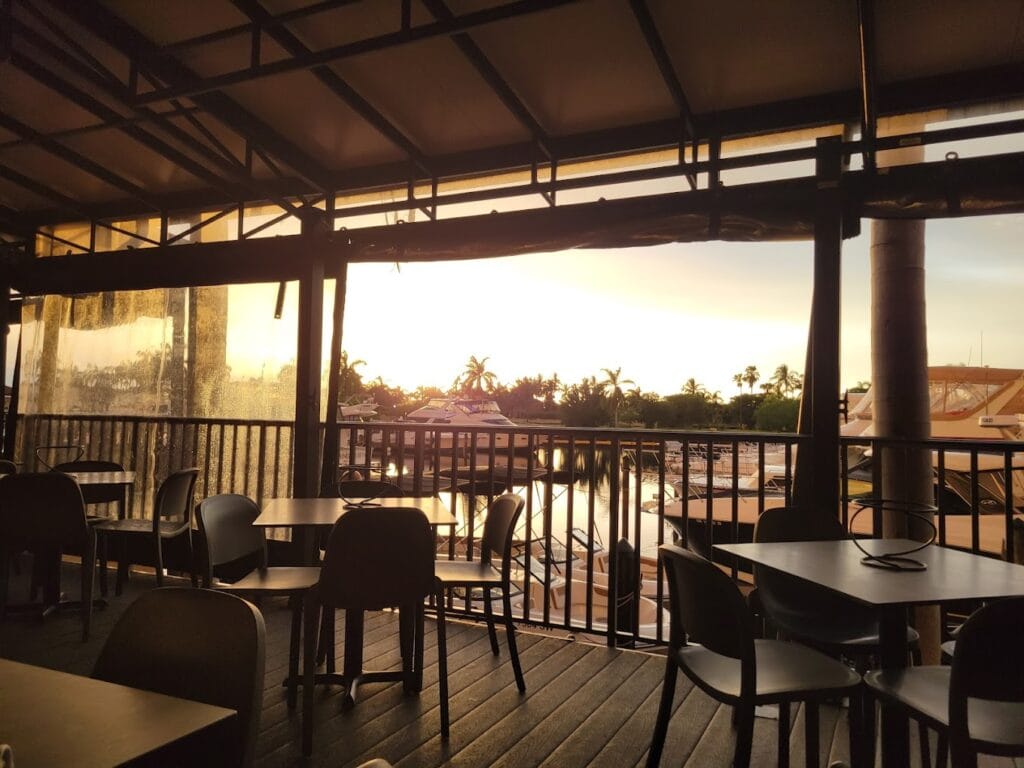 Fathoms Restaurant & Bar