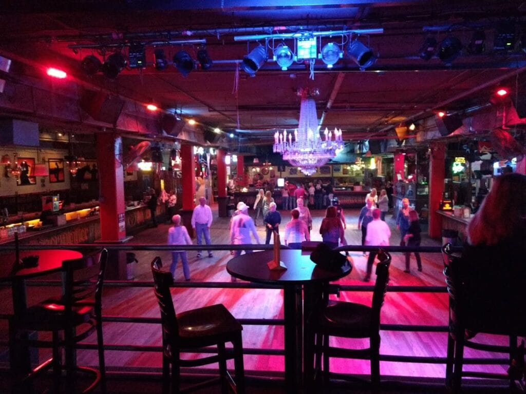 Dixie's Roadhouse - Line Dancing