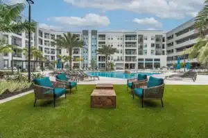 the-cove-at-47th-cape-coral-fl-court-yard-lounge-area