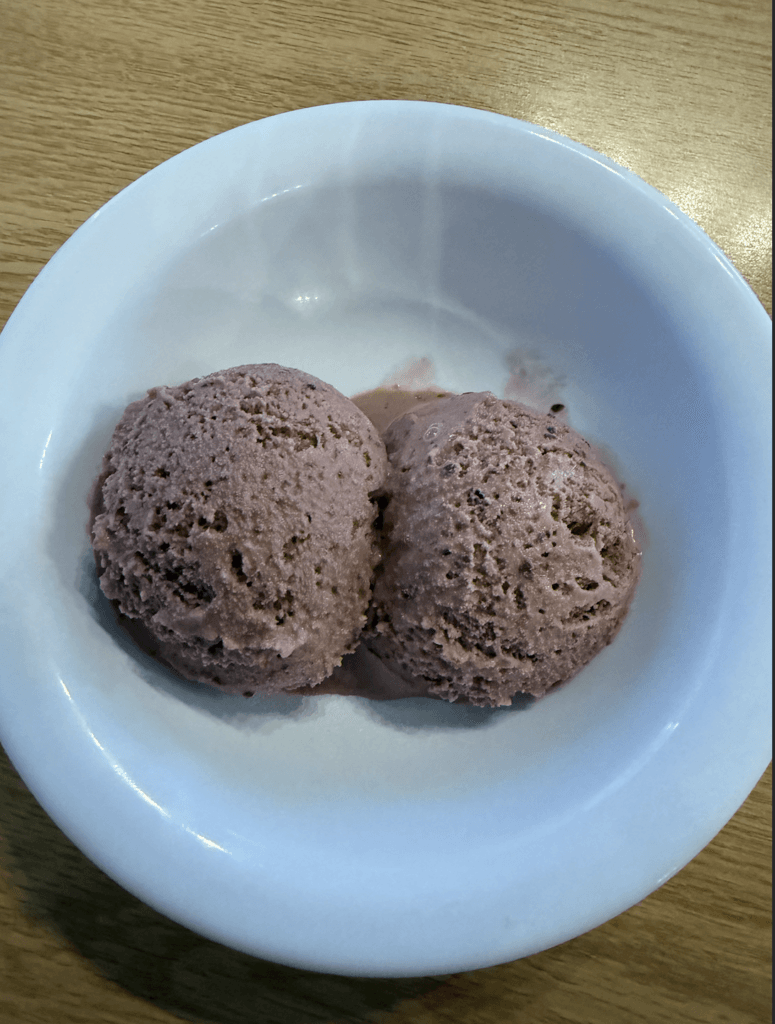 Artisan sangria ice cream with a fruity raspberry flavor, a refreshing Puerto Rican-inspired dessert.